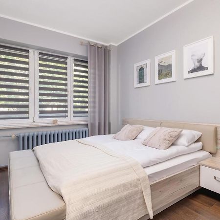 Stylish Korfantego Apartment Next To Spodek By Noclegi Renters Katowice Bagian luar foto
