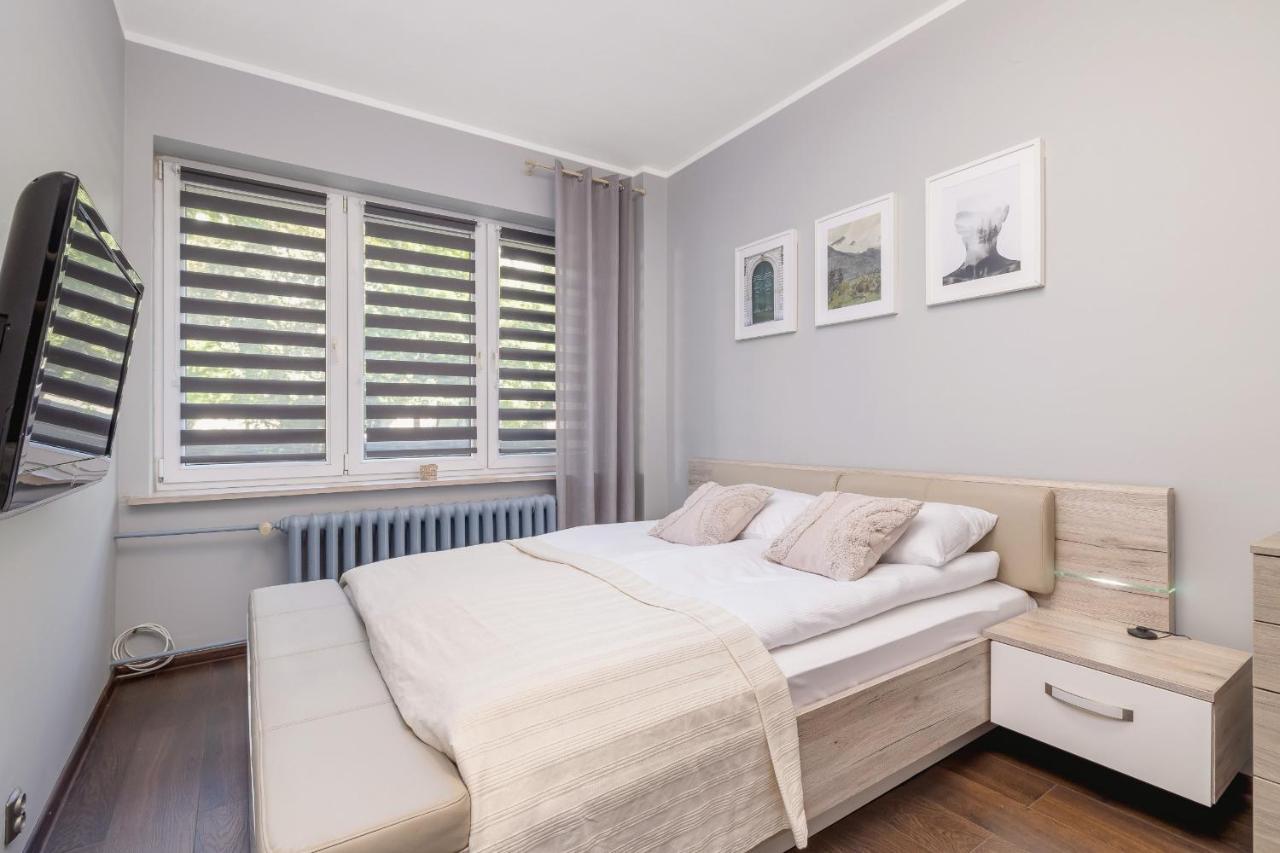 Stylish Korfantego Apartment Next To Spodek By Noclegi Renters Katowice Bagian luar foto