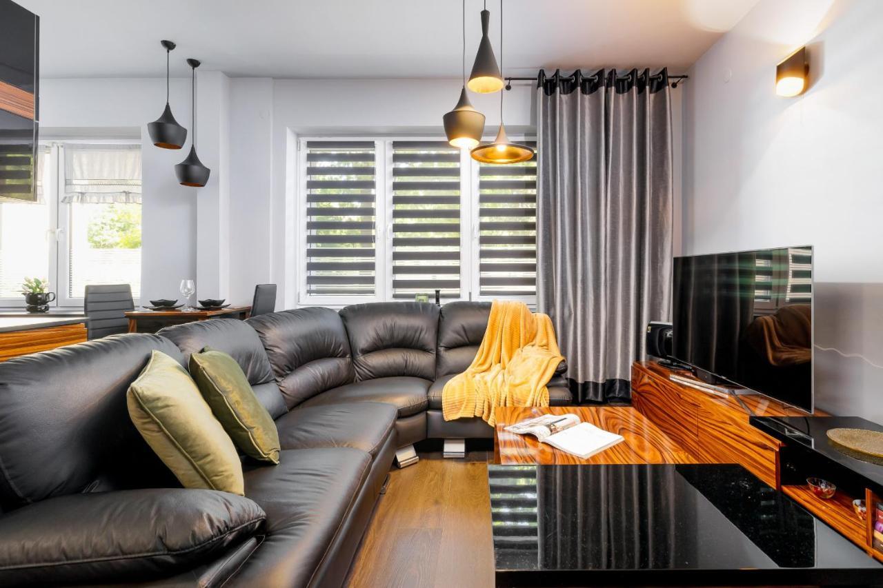 Stylish Korfantego Apartment Next To Spodek By Noclegi Renters Katowice Bagian luar foto