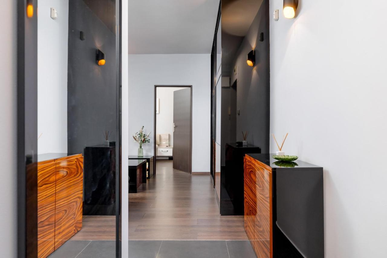 Stylish Korfantego Apartment Next To Spodek By Noclegi Renters Katowice Bagian luar foto