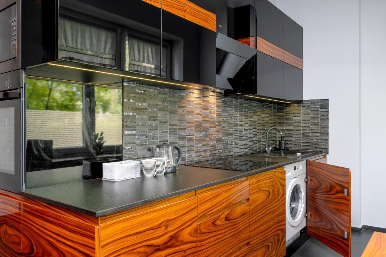 Stylish Korfantego Apartment Next To Spodek By Noclegi Renters Katowice Bagian luar foto