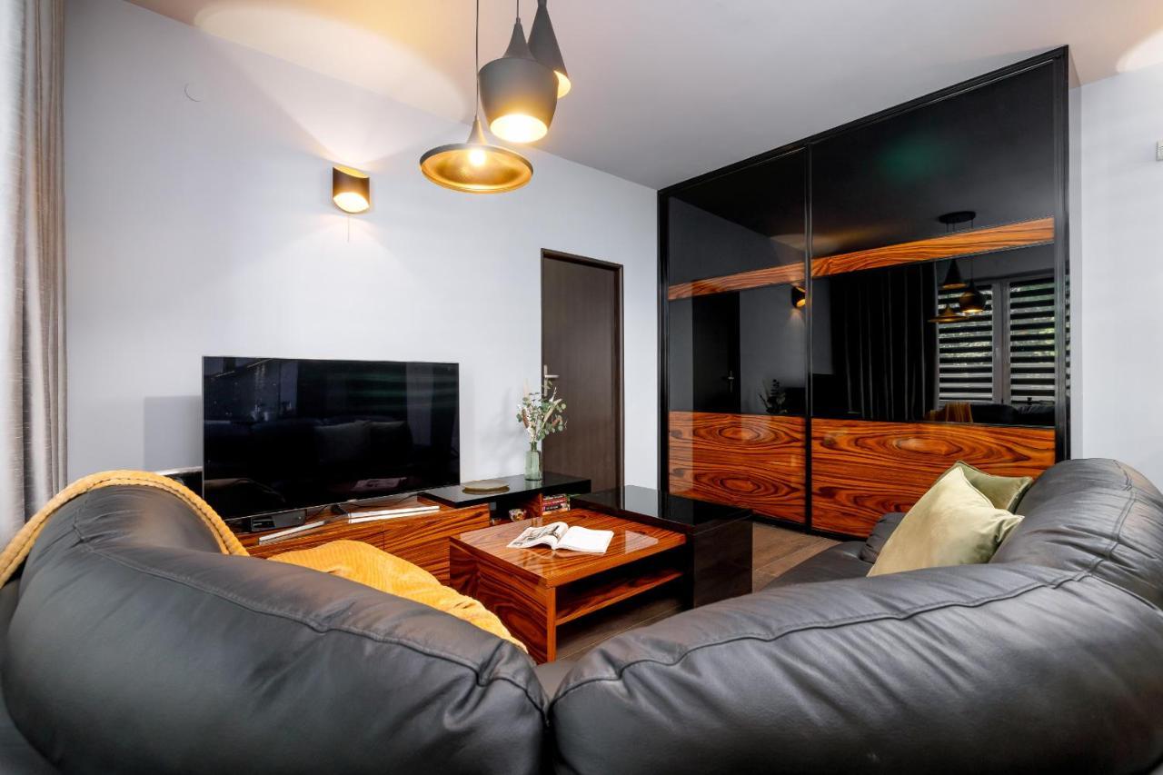 Stylish Korfantego Apartment Next To Spodek By Noclegi Renters Katowice Bagian luar foto