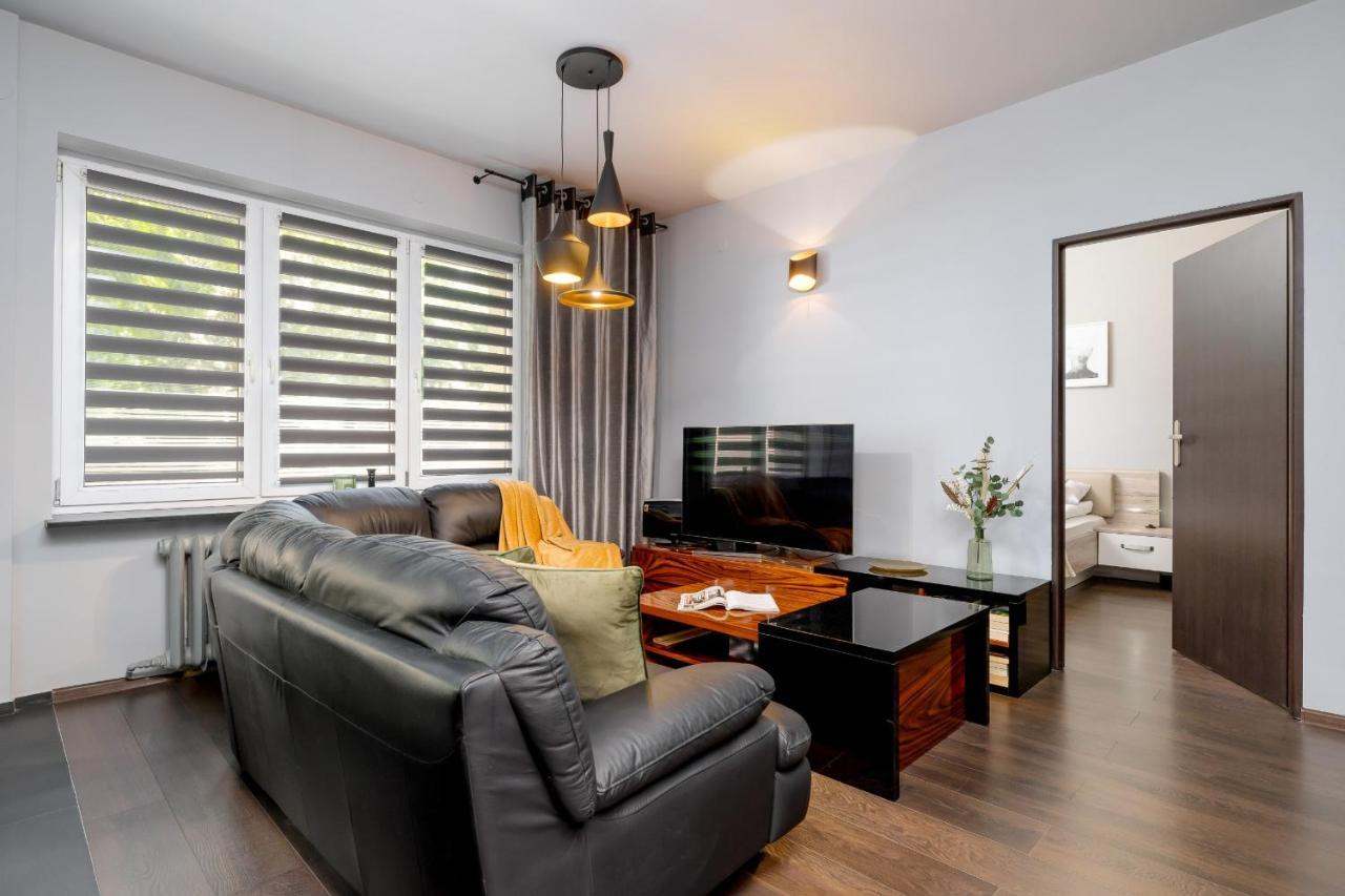 Stylish Korfantego Apartment Next To Spodek By Noclegi Renters Katowice Bagian luar foto